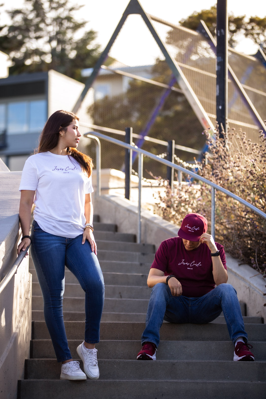 Jesús Cristo Crew Tee - Maroon